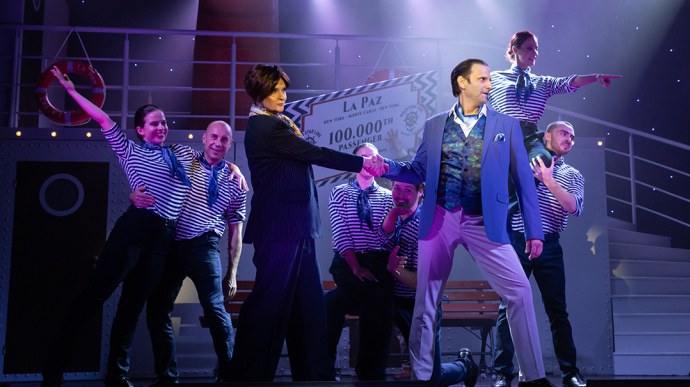 Amerikai komédia szving-musical Szegeden az Újszegedi Szabadtéri Színpadon - Jegyek itt!