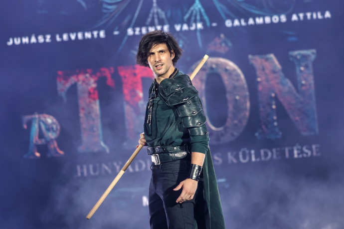 Ébredj tavasz!: a zenei streaming szolgáltatók oldalaira került A trón musical albuma