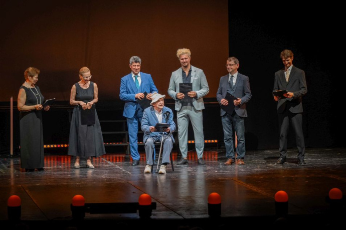 Együtt a színpadért - jótékonysági gála a Vígszínházban - Jegyek itt!