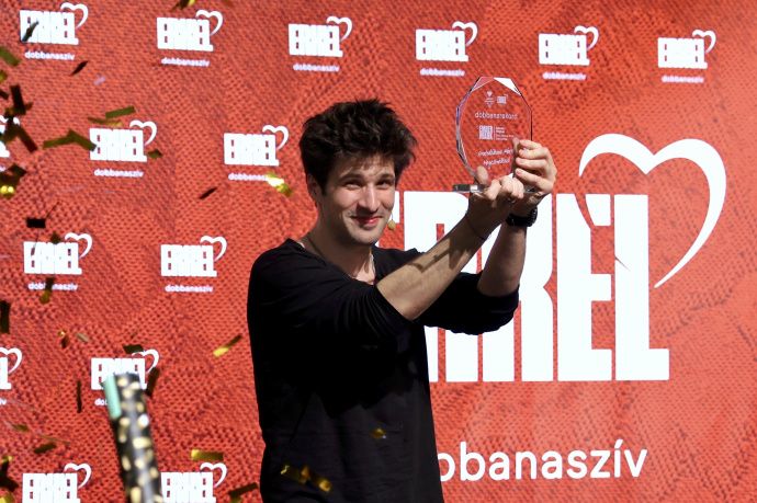 Minden várakozást felülmúlt: Ember Márk 27 órán át olvasott fel az Erkelben